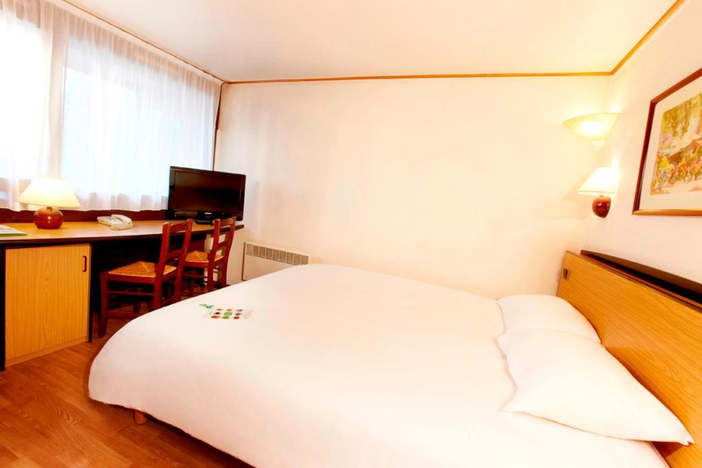 Campanile Hotel Mayenne Phòng bức ảnh