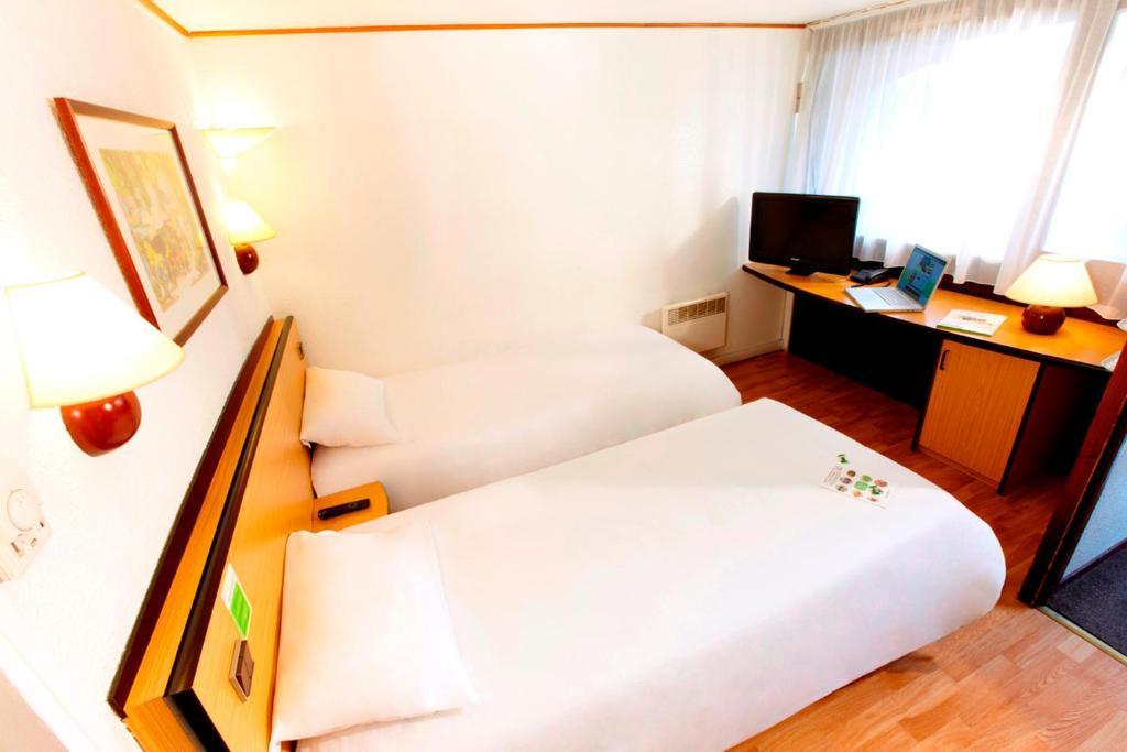 Campanile Hotel Mayenne Phòng bức ảnh