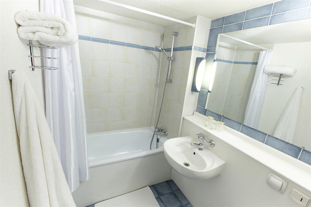 Campanile Hotel Mayenne Ngoại thất bức ảnh